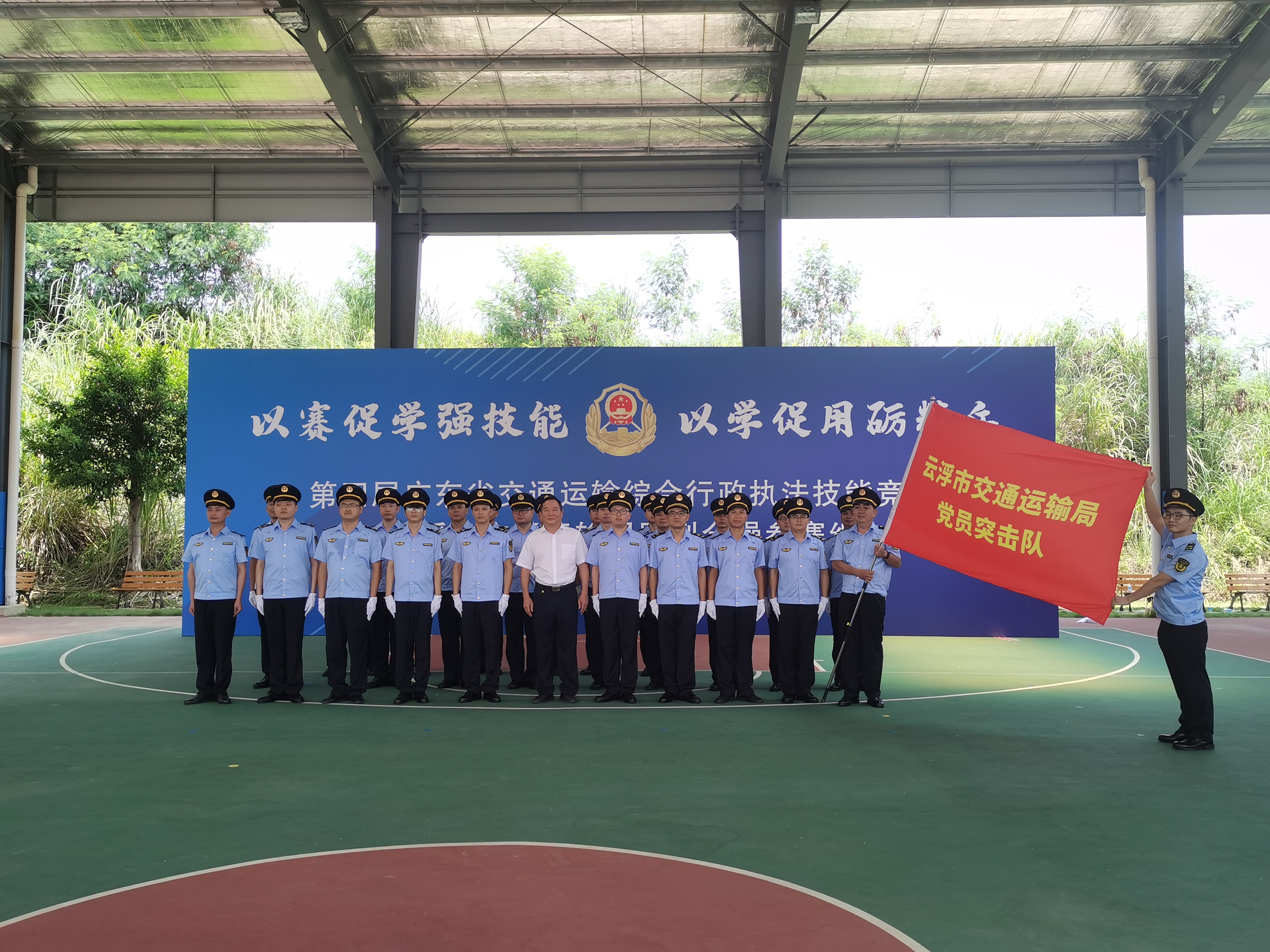 以赛促学强技能，以学促有砺精兵，市交通运输局党员突击队加强日常训练，提升处突应急能力.jpg