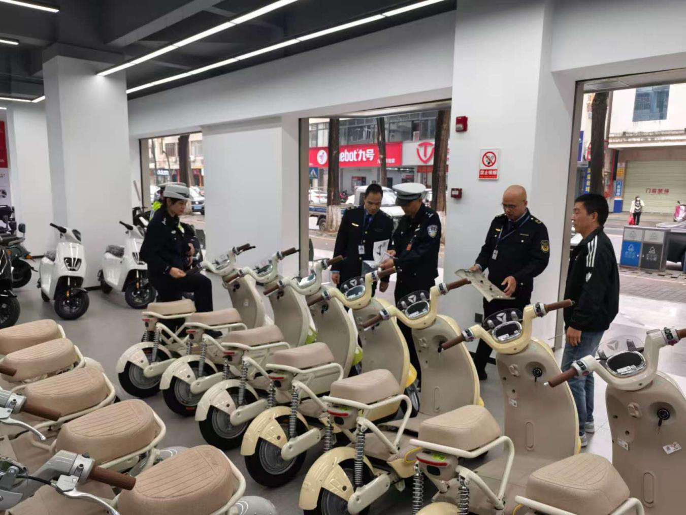 云浮市开展电动自行车新国标专项检查提醒市民购车认准“新国标”